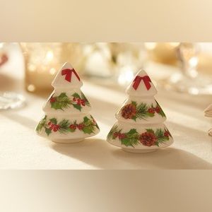 Winter Berry Salt & Pepper Shakers
